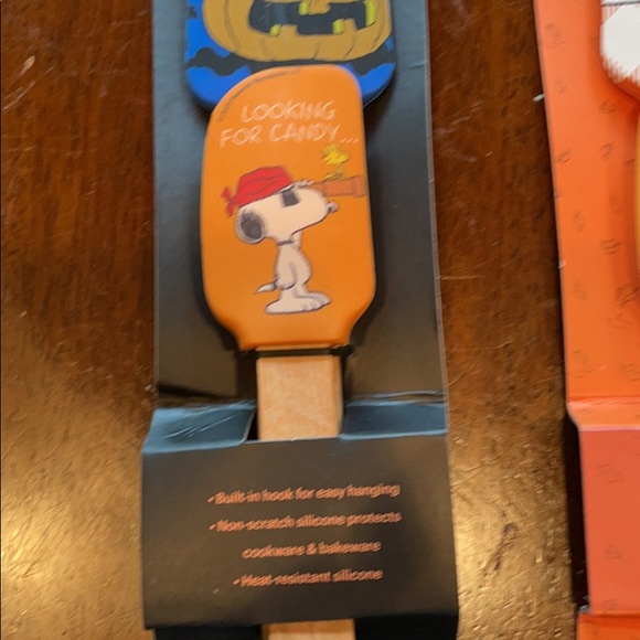 Peanuts Halloween and thanksgiving spatula set (4 total) - Picture 3 of 4